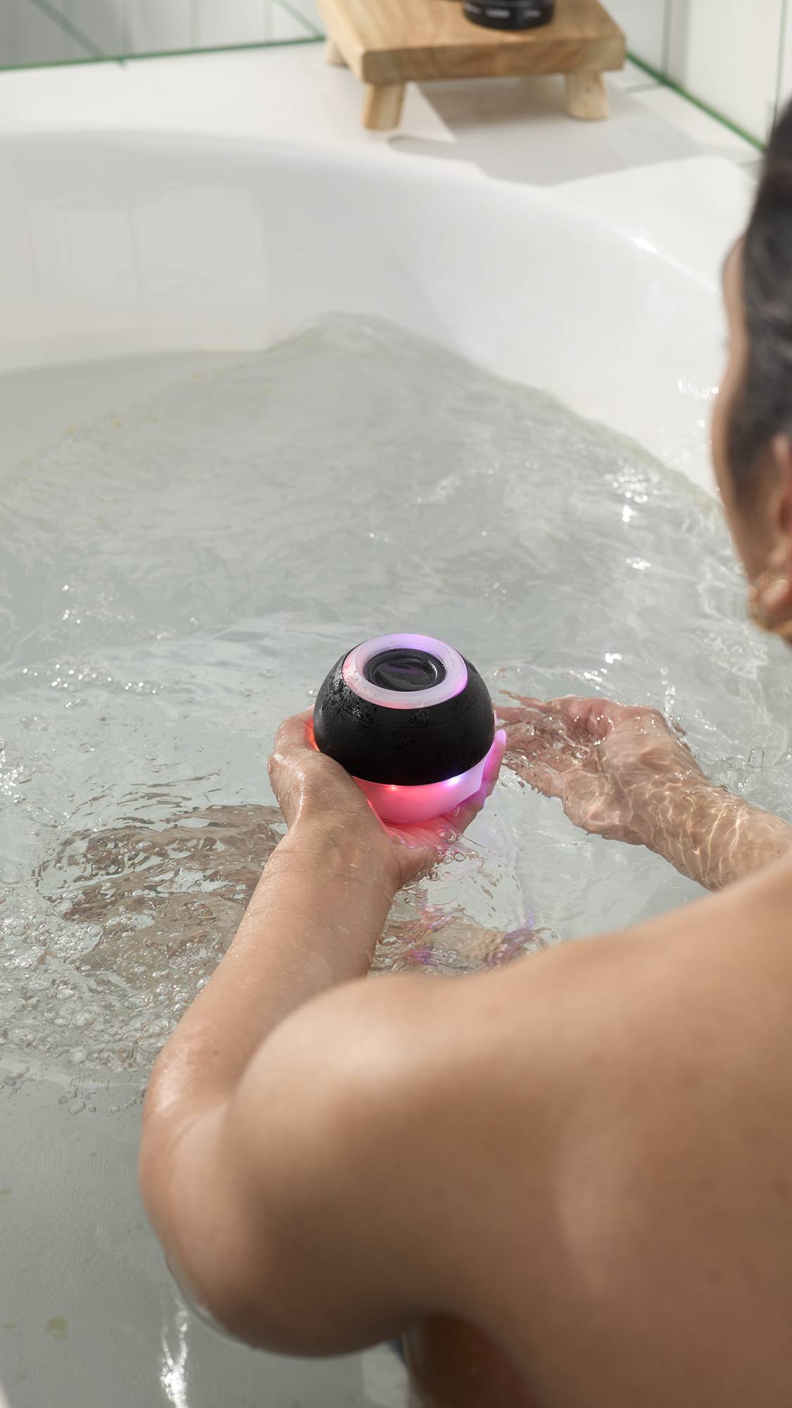 Bath Bot - US 8937