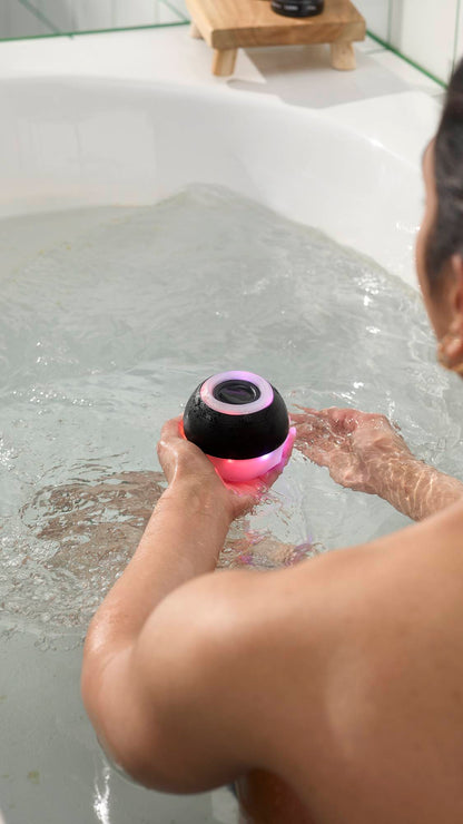 Bath Bot - US 8937
